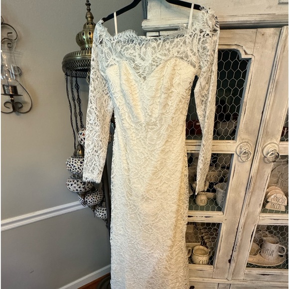 Casablanca Bridal Ivory Scalloped Lace Wedding Dress Gown - Picture 4 of 13